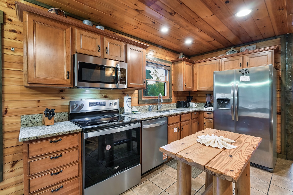Autumn Escape. 4BR Fireplace, Theater, HotTub image 6