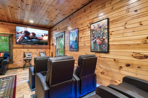 Autumn Escape. 4BR Fireplace, Theater, HotTub image 16