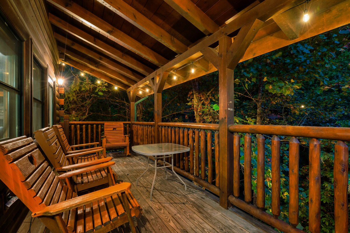 Autumn Escape. 4BR Fireplace, Theater, HotTub image 10