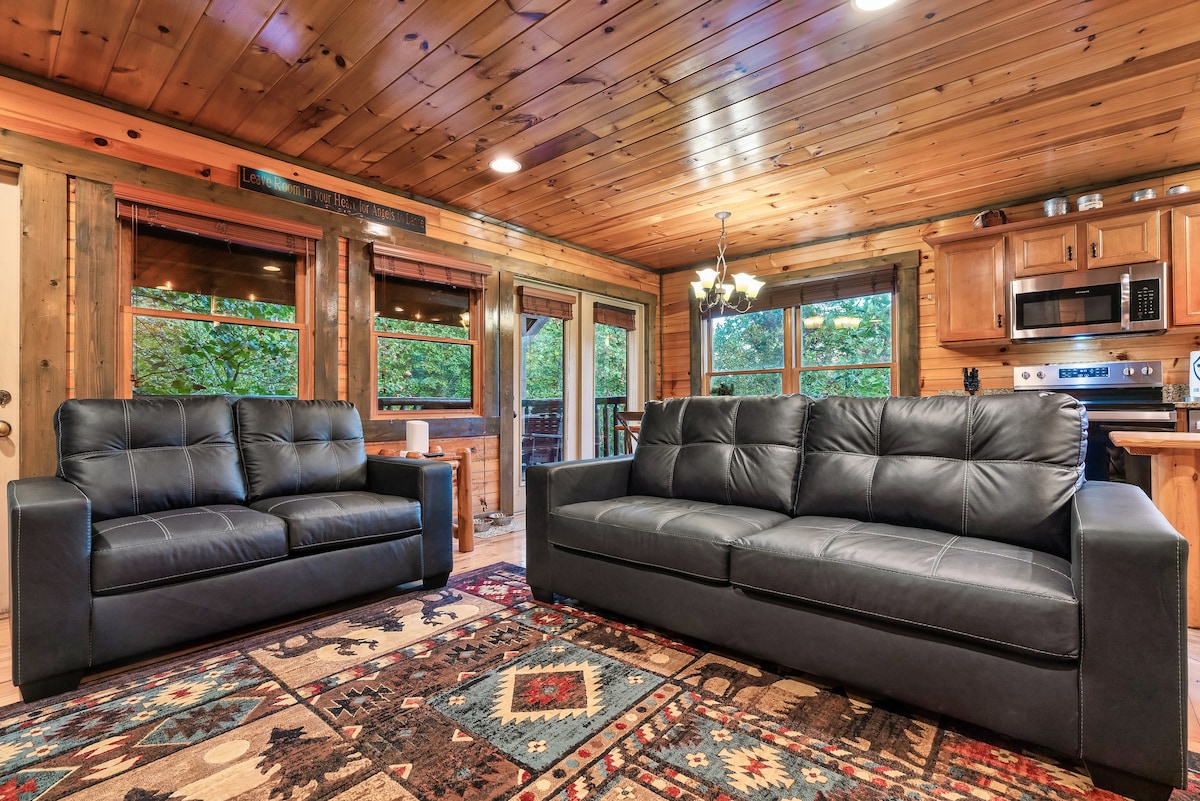 Autumn Escape. 4BR Fireplace, Theater, HotTub image 4