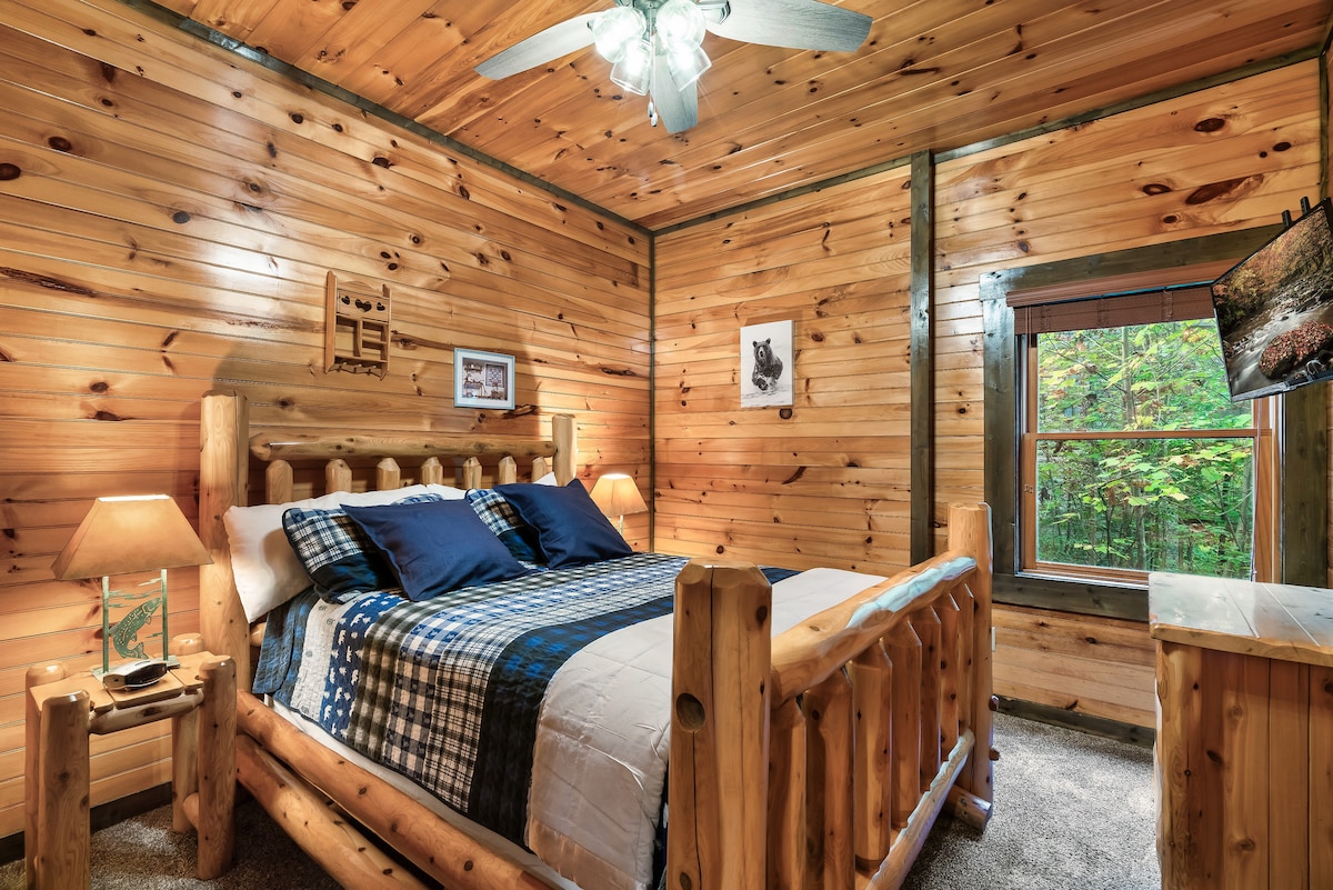 Autumn Escape. 4BR Fireplace, Theater, HotTub image 19