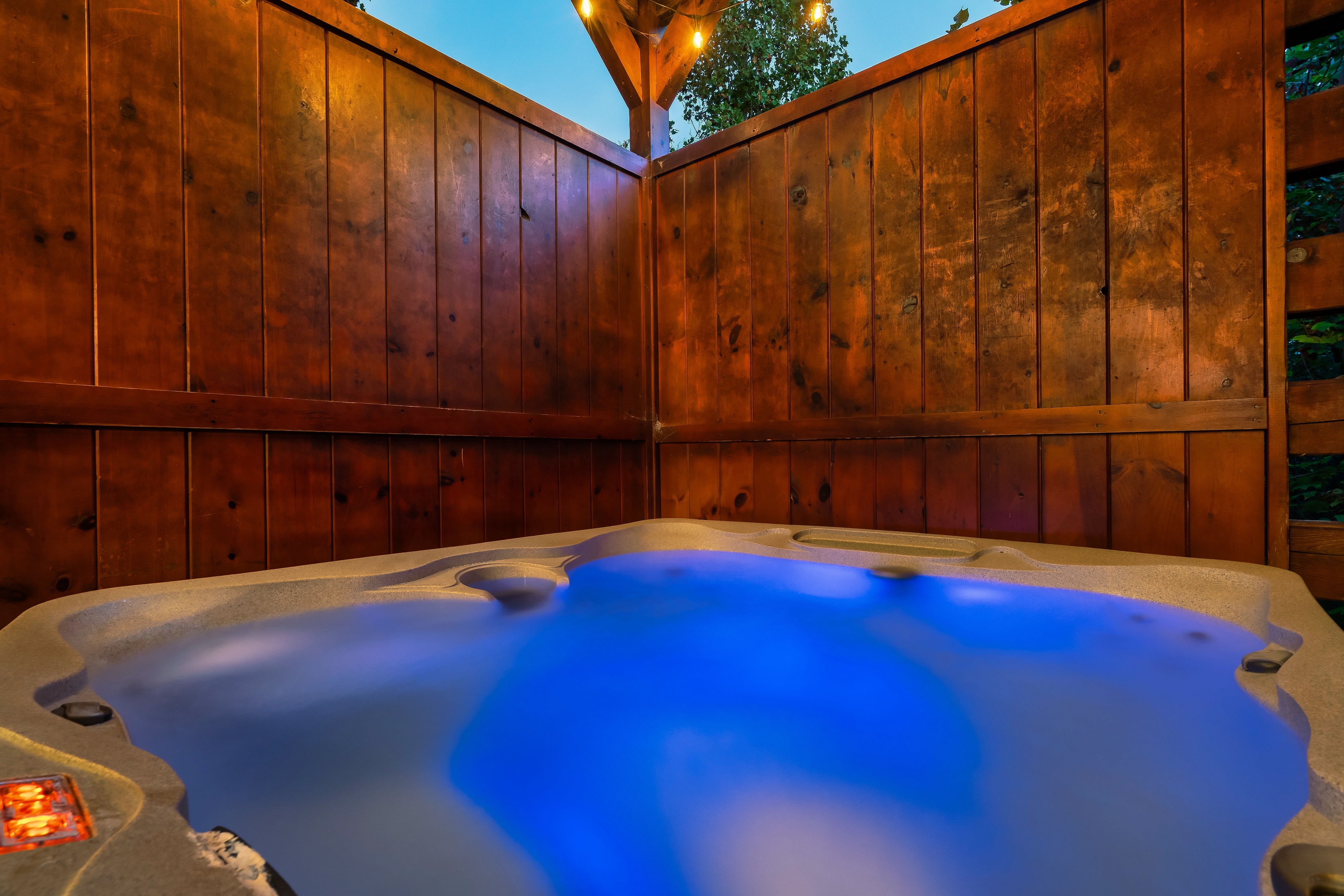 Autumn Escape. 4BR Fireplace, Theater, HotTub