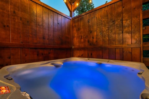 Autumn Escape. 4BR Fireplace, Theater, HotTub