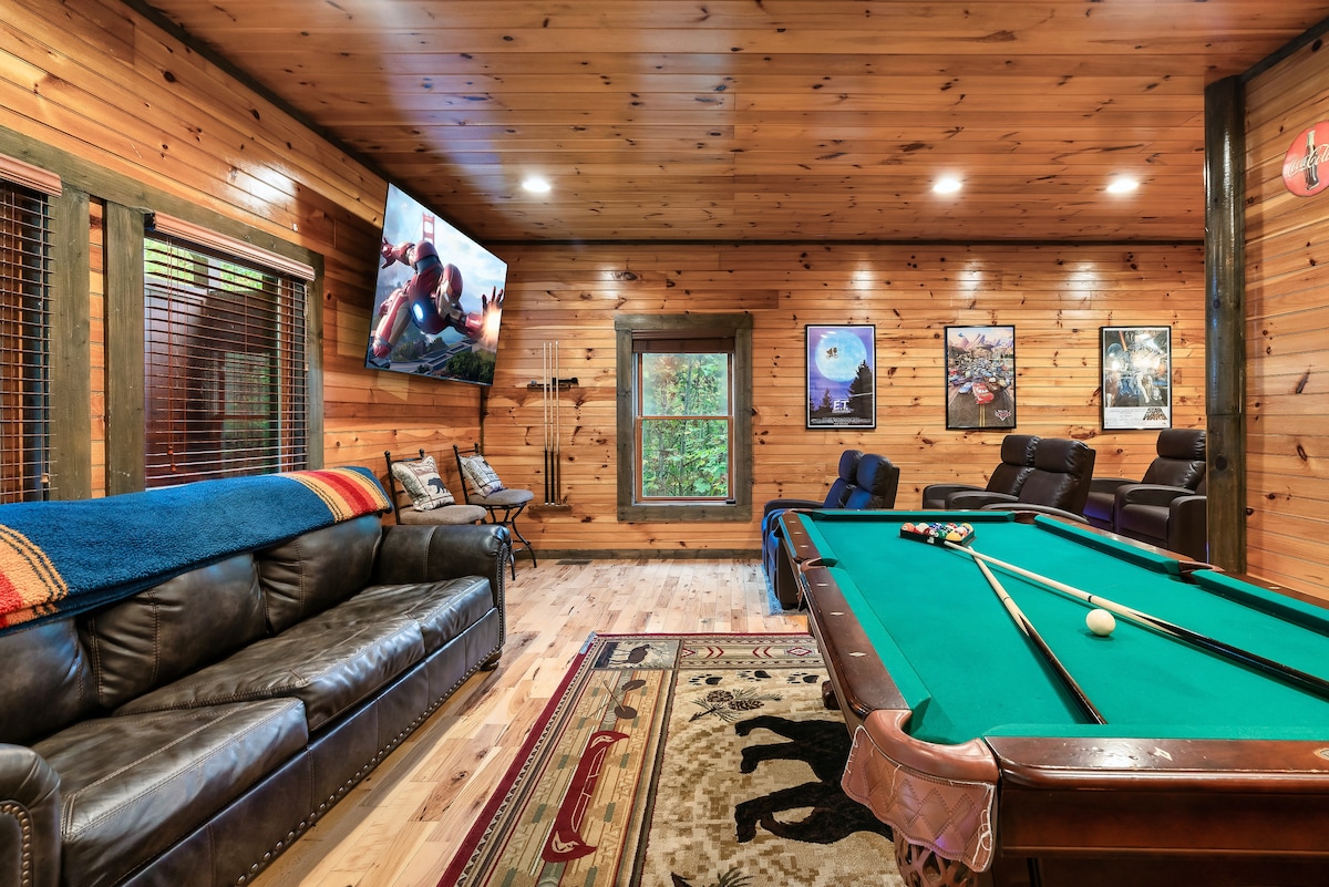 Autumn Escape. 4BR Fireplace, Theater, HotTub image 15