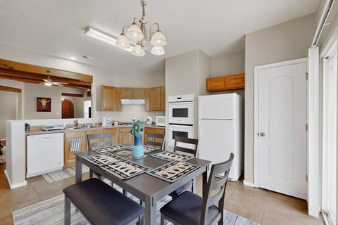 Rio Rancho Stay • SW-Style • Sandia Mountain Views