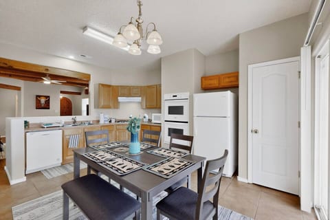 Rio Rancho Stay • SW-Style • Sandia Mountain Views