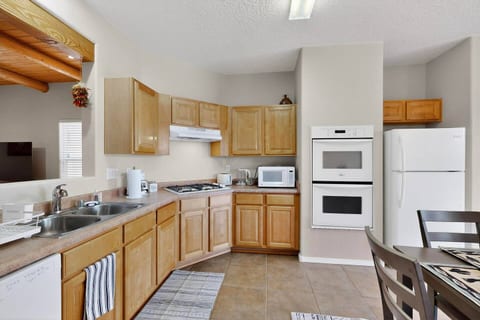 Rio Rancho Stay • SW-Style • Sandia Mountain Views
