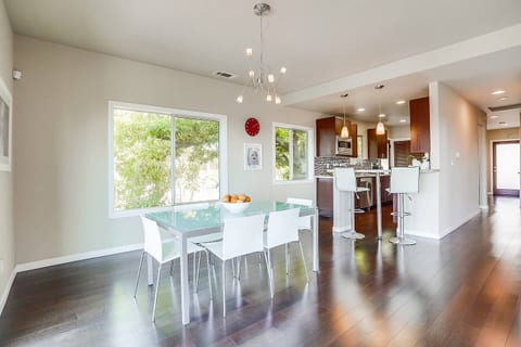 LA Chic Stunning Views & Sunsets