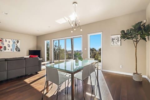 LA Chic Stunning Views & Sunsets