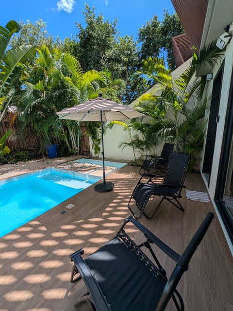 Luxury 4 Bedroom Villa with Private Pool image 1