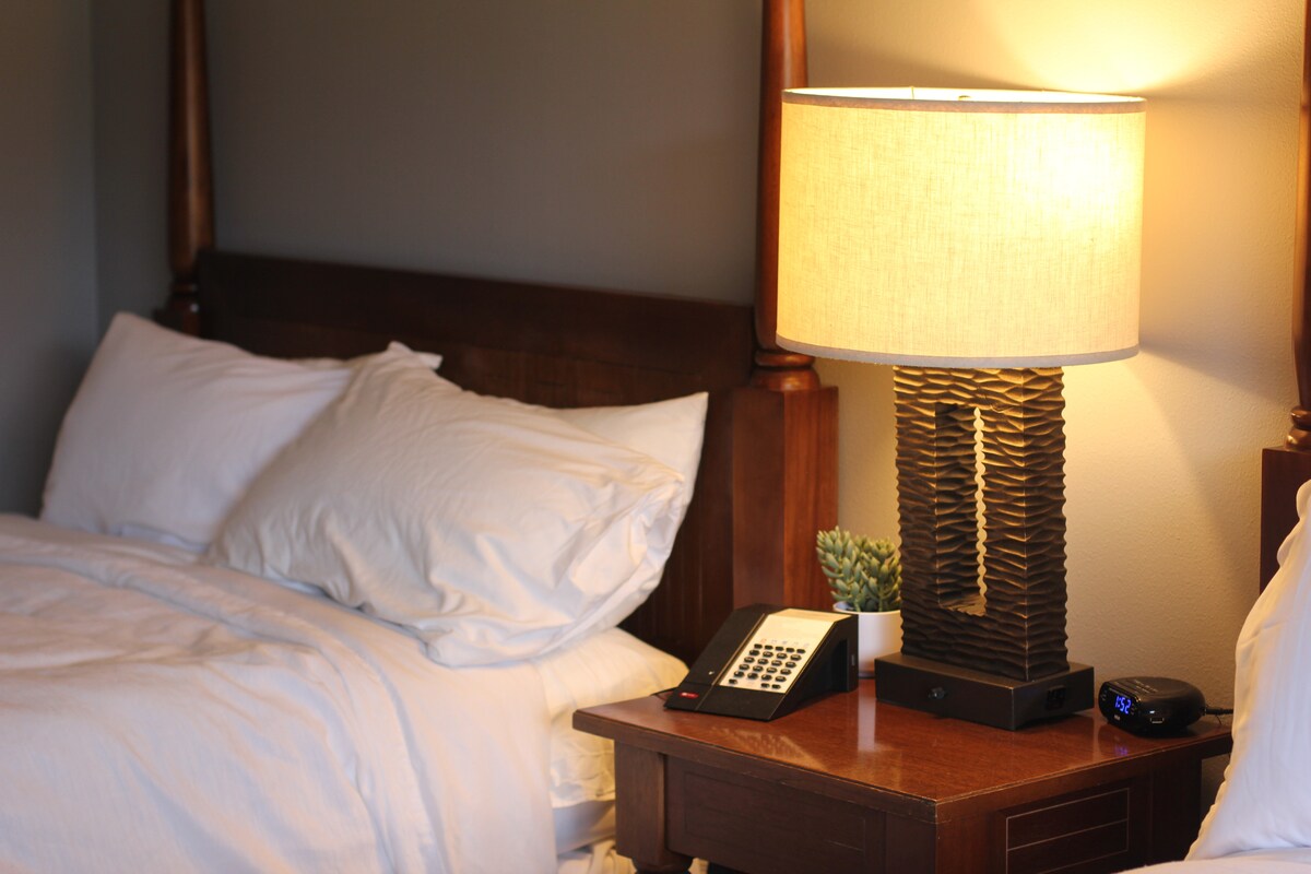 new!-4-resort-rooms.-sleeps-up-to-11.-beachfront/