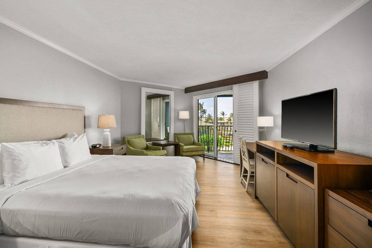 new!-4-resort-rooms.-sleeps-up-to-11.-beachfront/