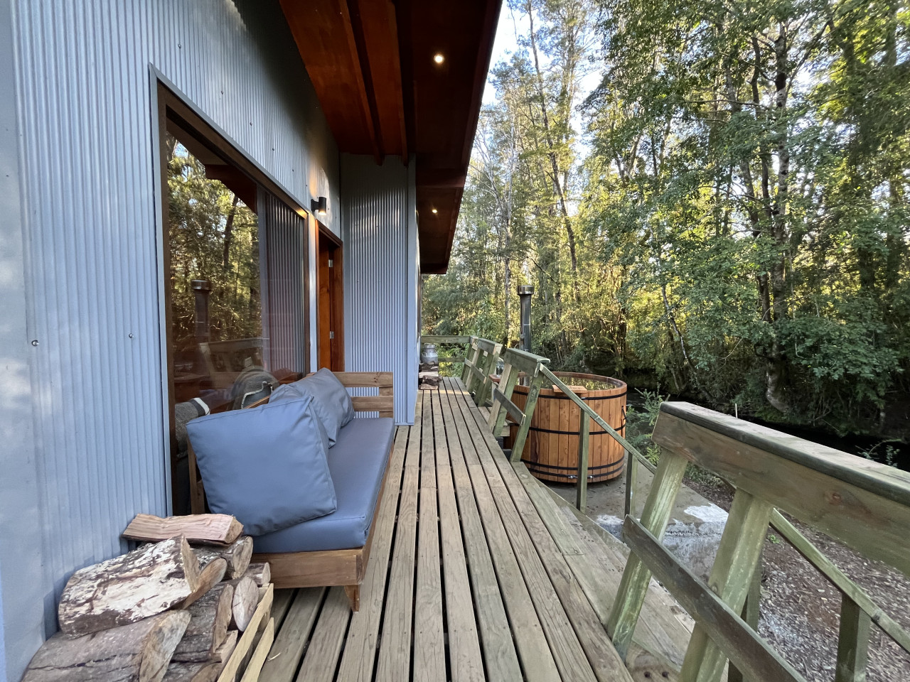 cabin-oak-or-bbq-laundry-wifi-wood-hot-tub/