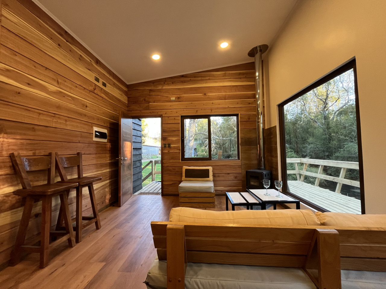 cabin-larchor-bbq-laundry-wifi-wood-hot-tub/