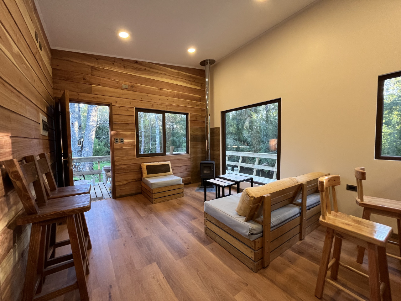 cabin-larchor-bbq-laundry-wifi-wood-hot-tub/