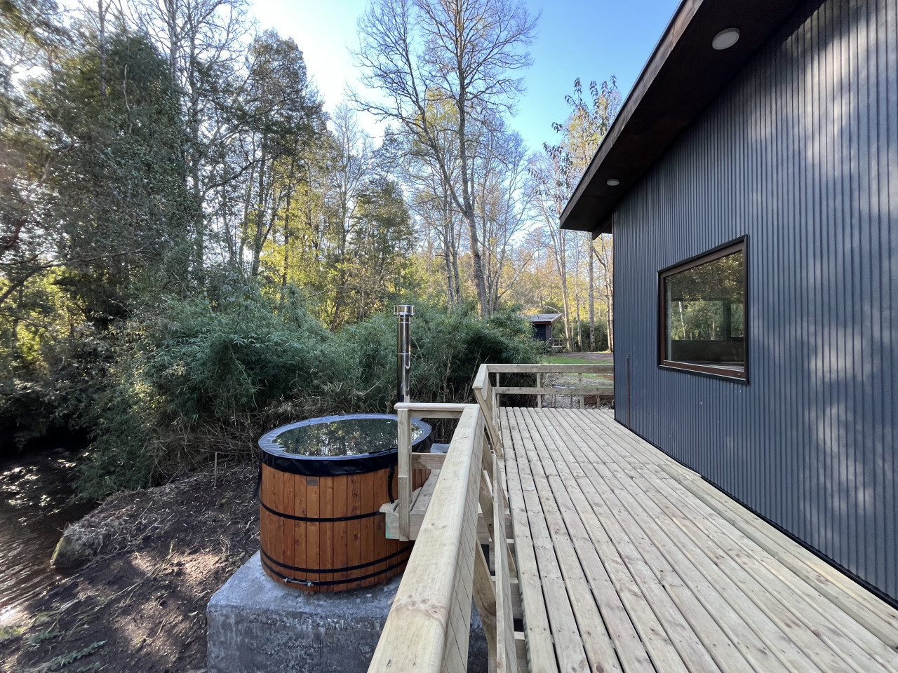 cabin-larchor-bbq-laundry-wifi-wood-hot-tub/