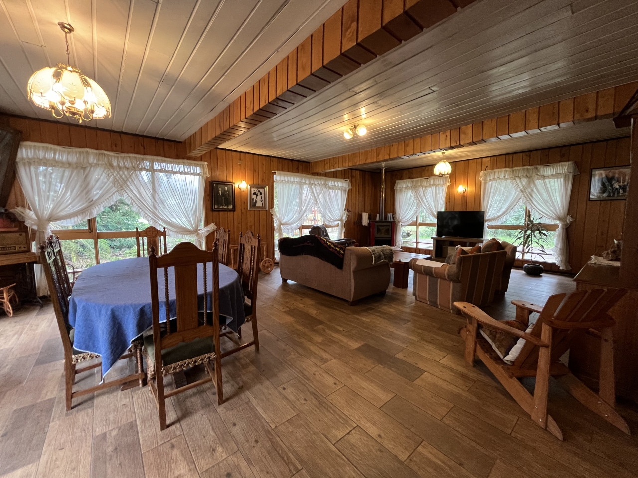 room-manio-wbreakfast-hostal-rukaleufu-or-huiscapi/