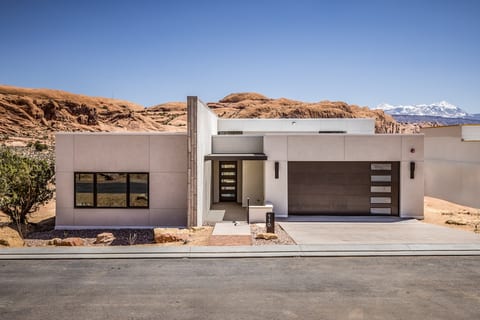 The Mesa Casita
Images shown are a representation only. Furniture and finishes will vary for each Casita rental