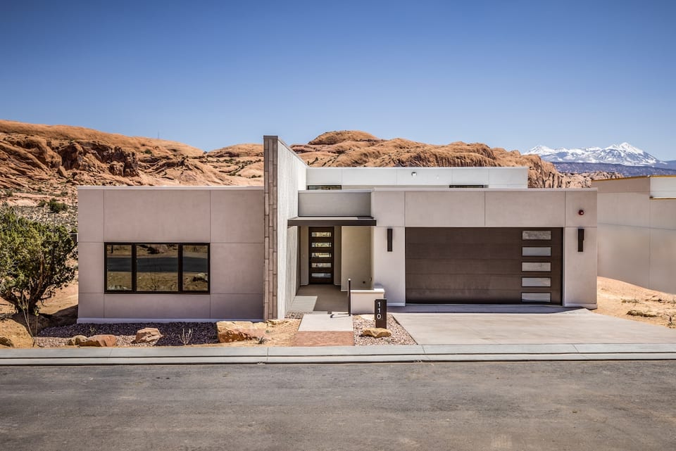 The Mesa Casita
Images shown are a representation only. Furniture and finishes will vary for each Casita rental