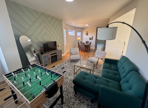 6BR Apartment in NYC - Free 20 Mins to Manhattan