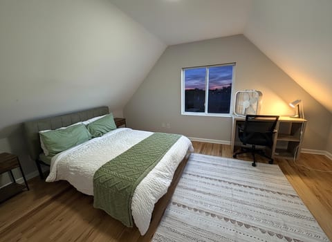 6BR Apartment in NYC - Free 20 Mins to Manhattan