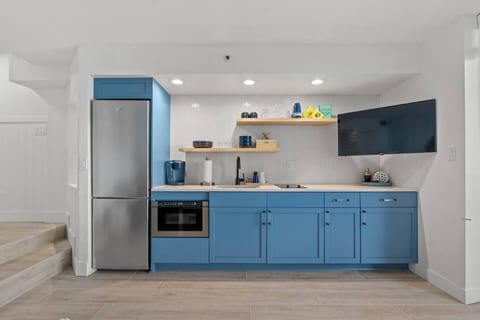 Discover the convenience of a well-appointed kitchenette, perfectly suited for preparing meals and crafting delicious cocktails!