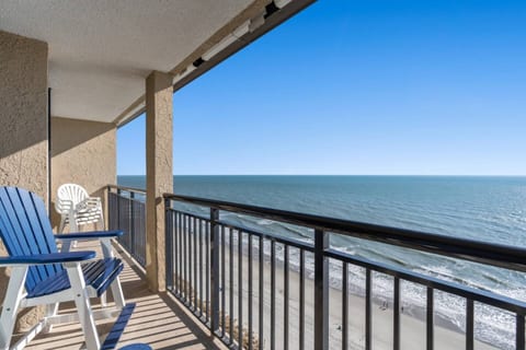 2BR Oceanfront Penthouse | Prime Location & Views