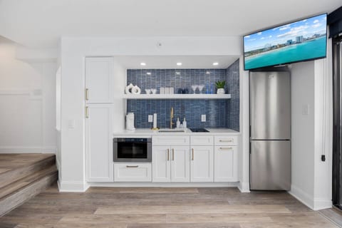 1 BR King Oceanfront | Premier Location + Views