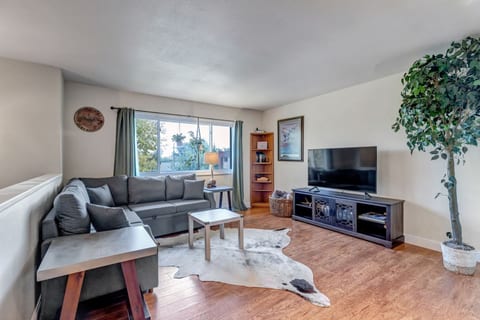 Fire Pit | Games | Pets | Views | 2 mins to OCC