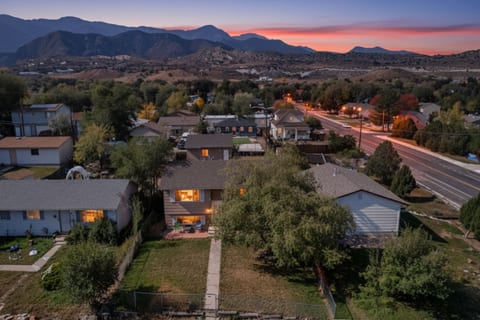 Fire Pit | Games | Pets | Views | 2 mins to OCC
