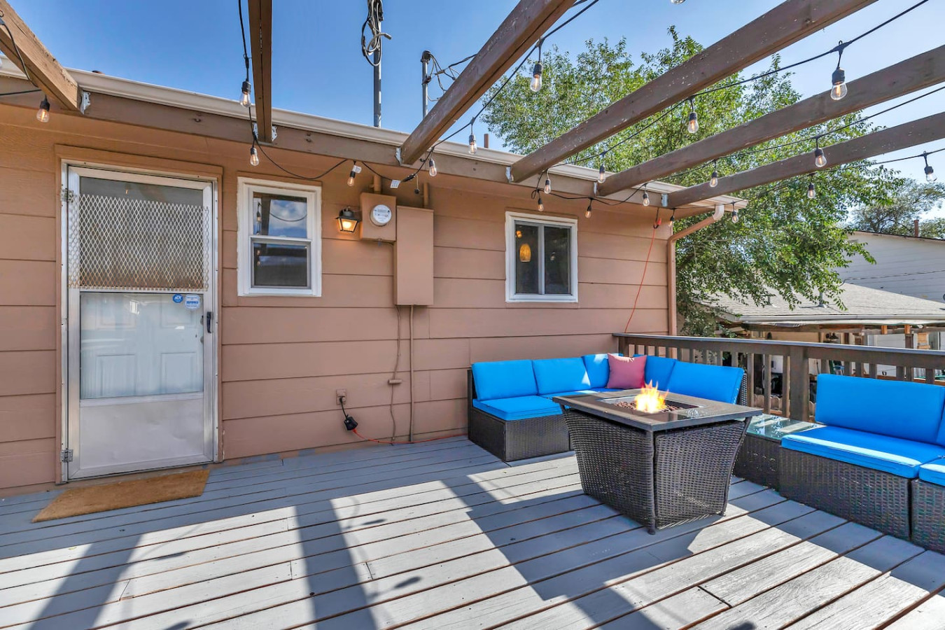 fire-pit-or-games-or-pets-or-views-or-2-mins-to-occ/