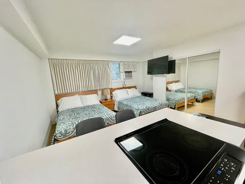 Studio in Center of Waikiki/Kitchen/Beach image 5