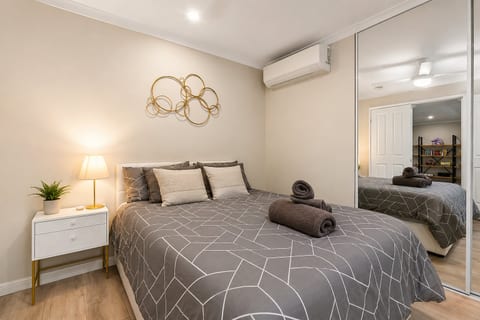 Modern Family Home – Saltwater Pool, Near Robina