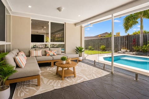 Modern Family Home – Saltwater Pool, Near Robina
