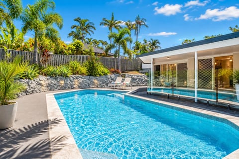Modern Family Home – Saltwater Pool, Near Robina
