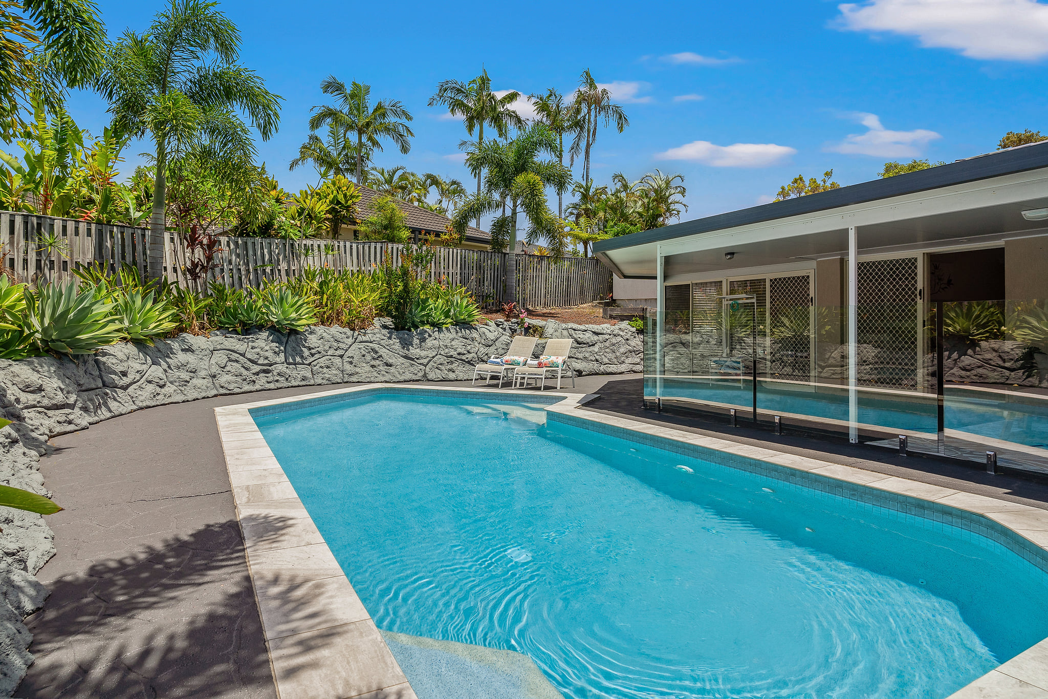 Modern Family Home – Saltwater Pool, Near Robina
