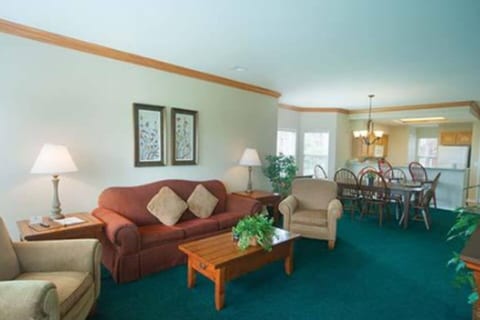 Branson Resort Getaway with Amenities