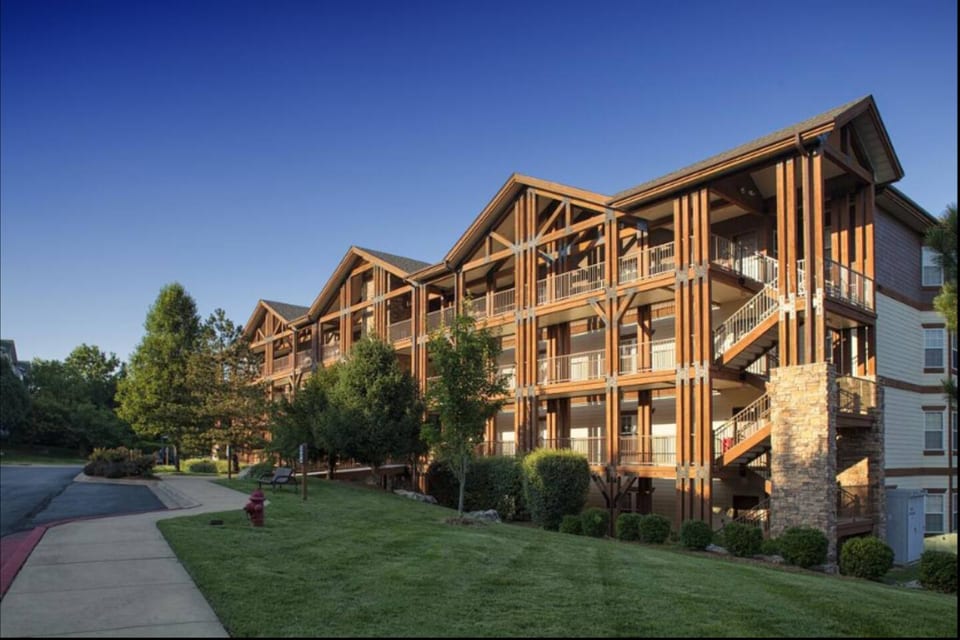 Branson Resort Getaway with Amenities - Branson