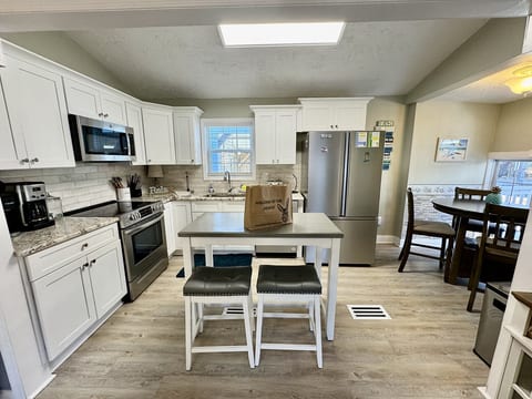 Golf Cart, Ocean Lakes – Dog Friendly, Sleeps 6