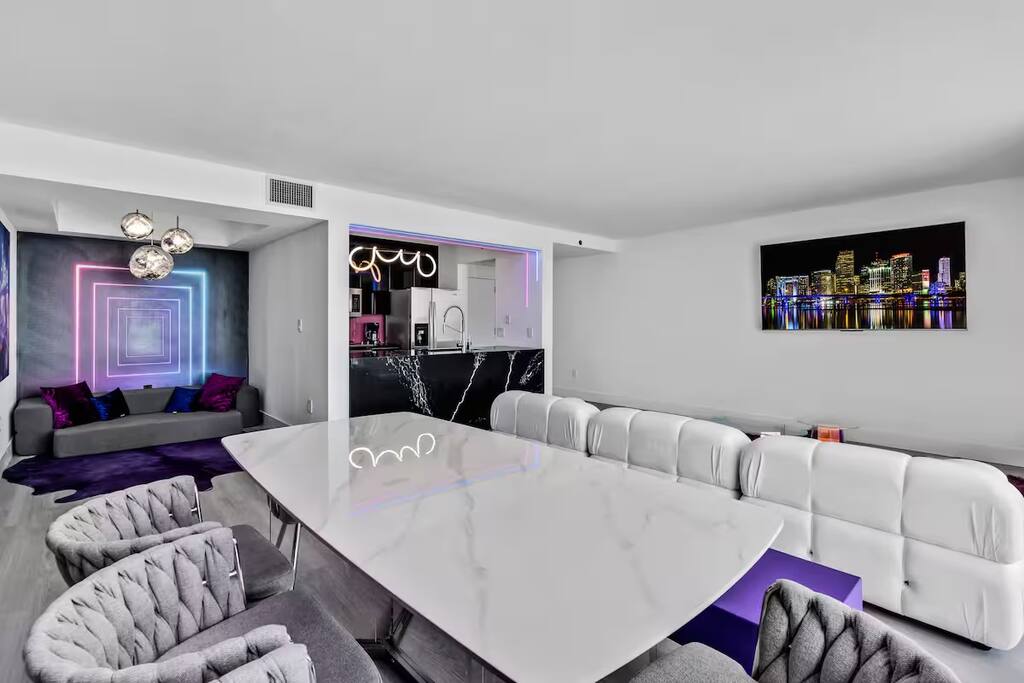 miami-vice-luxe-condo-*-views-pool-and-prime-locale/