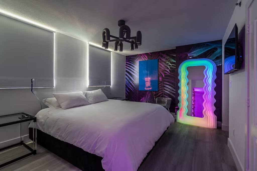 miami-vice-luxe-condo-*-views-pool-and-prime-locale/