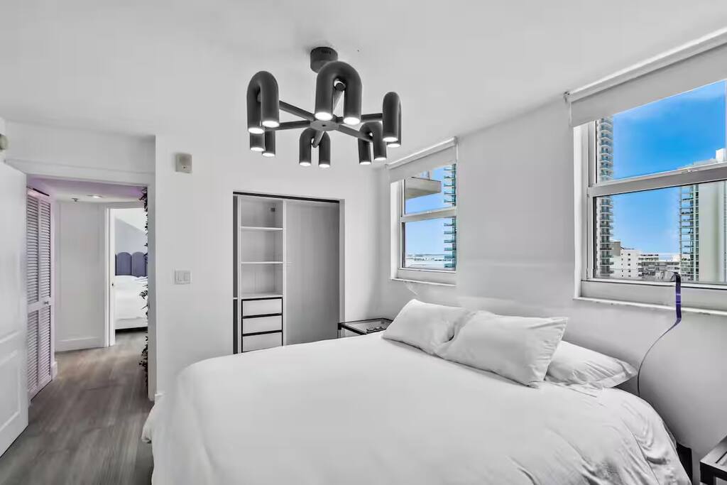 miami-vice-luxe-condo-*-views-pool-and-prime-locale/