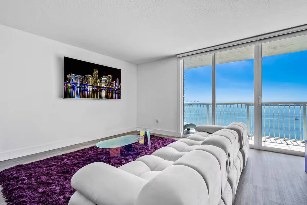miami-vice-luxe-condo-*-views-pool-and-prime-locale/