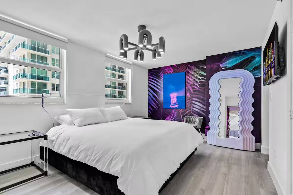 miami-vice-luxe-condo-*-views-pool-and-prime-locale/