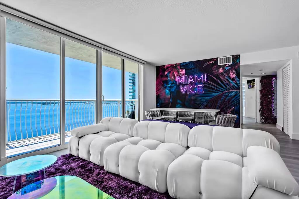 miami-vice-luxe-condo-*-views-pool-and-prime-locale/