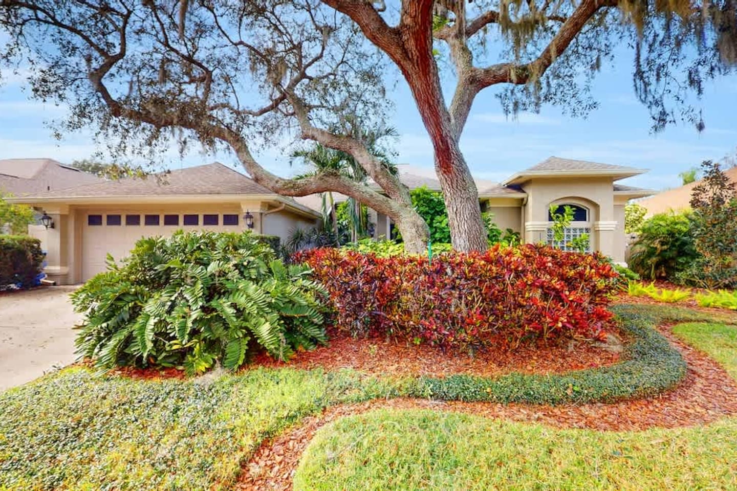 the-riverview-estates:-sauna-and-heated-pool/