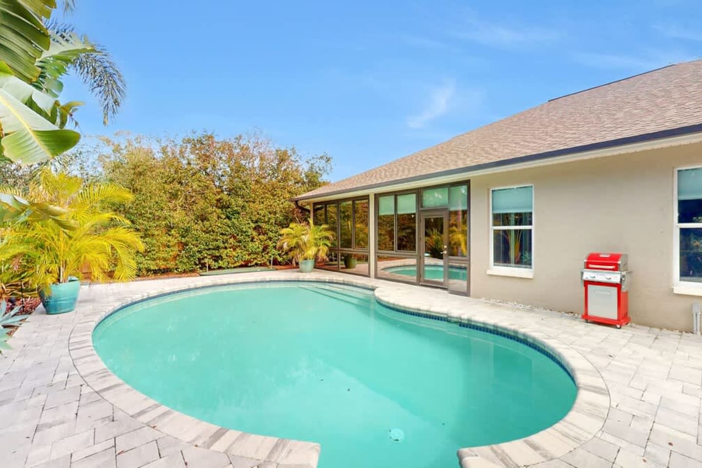 the-riverview-estates:-sauna-and-heated-pool/