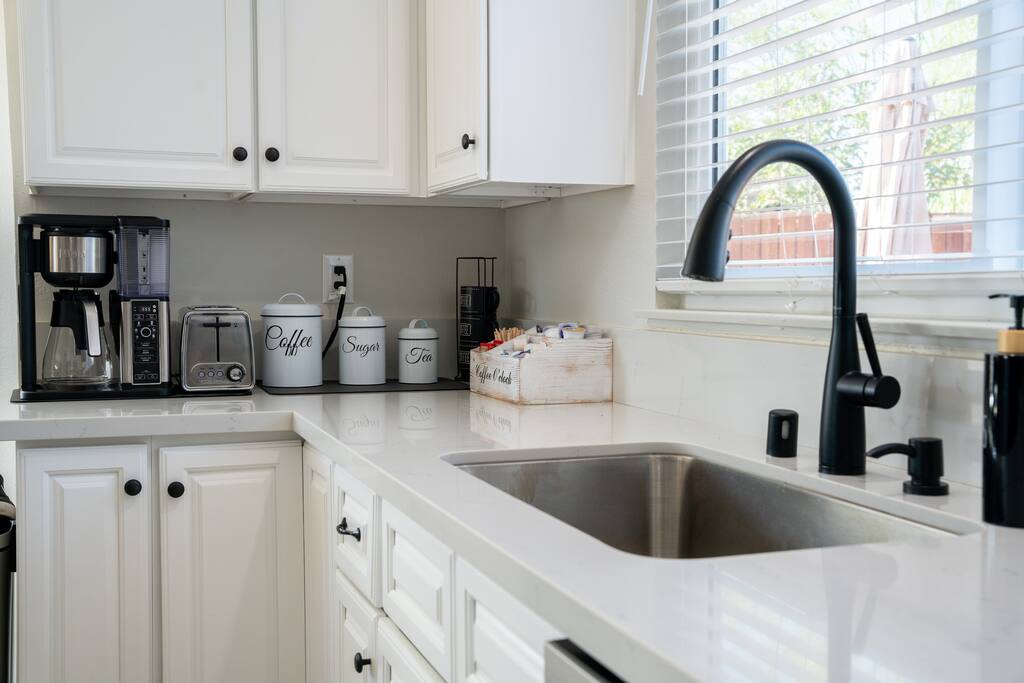 private-master-suite-w-2-beds-and-workspace/