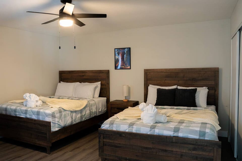 Master Suite w/ 2 Queen Beds | UCR| Air Force Base - Moreno Valley