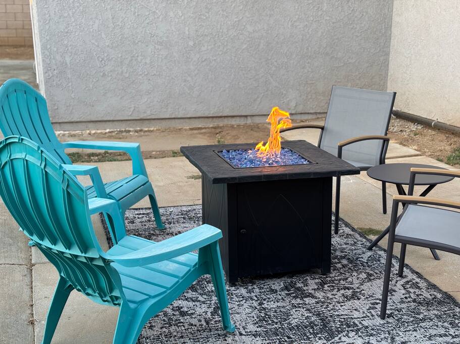 private-master-suite-w-2-beds-and-workspace/